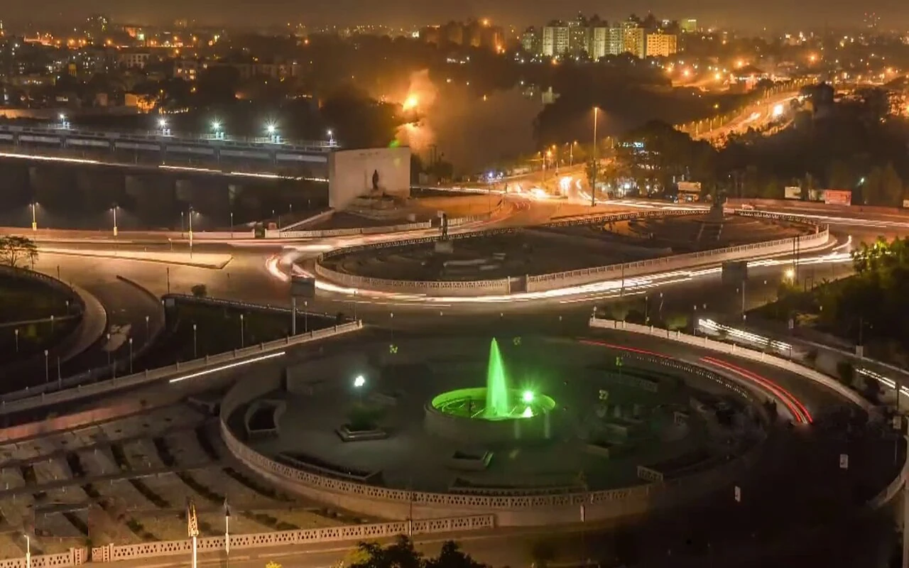 Gomti Nagar road infrastructure at night in Lucknow