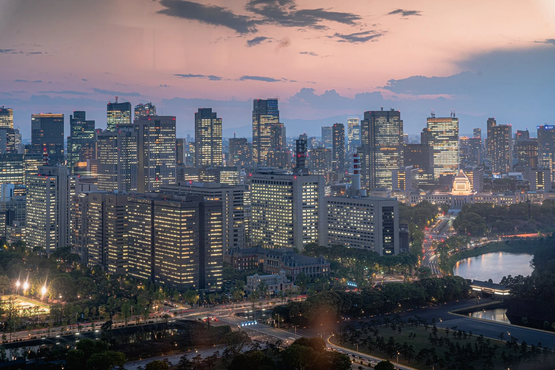 Marunouchi skyline at dusk in Tokyo